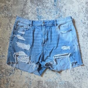 American Eagle Women's Size 16‎ Distressed Light Denim Mom Short